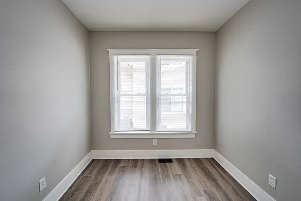 $2,100 | 746 Jackson Street, Aurora, IL 60505