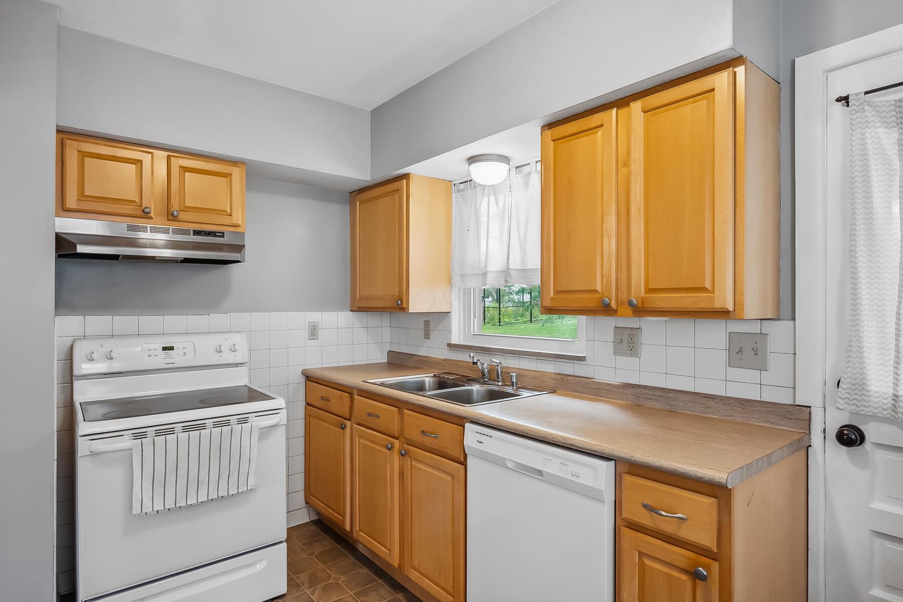 5503 Linworth Road Columbus, OH 43235 - Photo 13 of 47 29-web-or-mls-5503 Linworth Rd-129