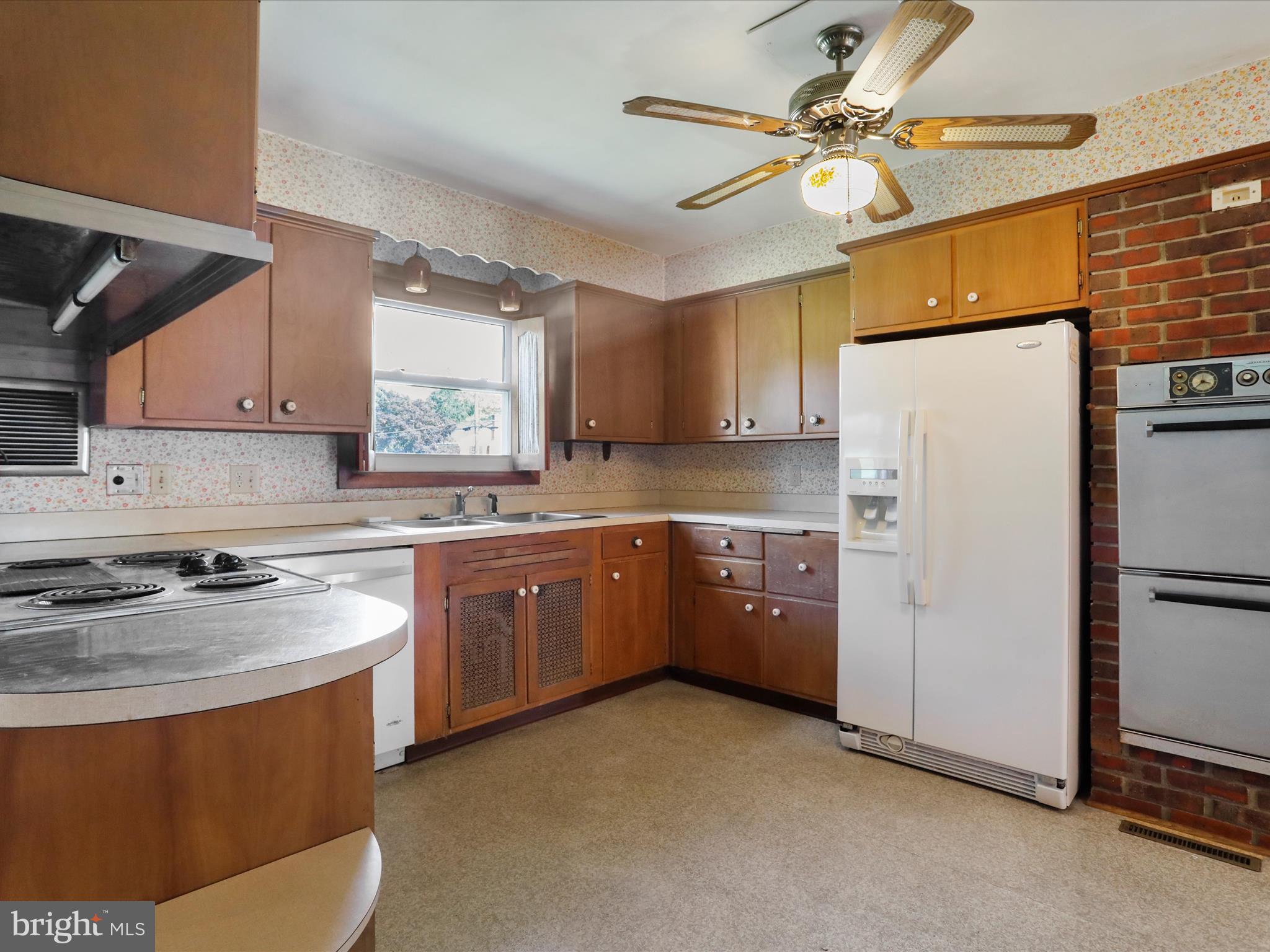845 Mountain View Road Waynesboro, PA 17268 - Photo 13 of 39 Kitchen View