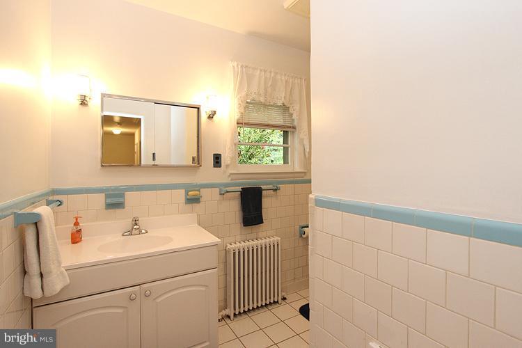6100 Walhonding Road Bethesda, MD 20816 - Photo 15 of 30 Bath