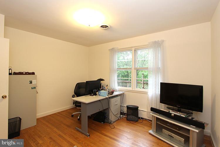 6100 Walhonding Road Bethesda, MD 20816 - Photo 16 of 30 Bedroom