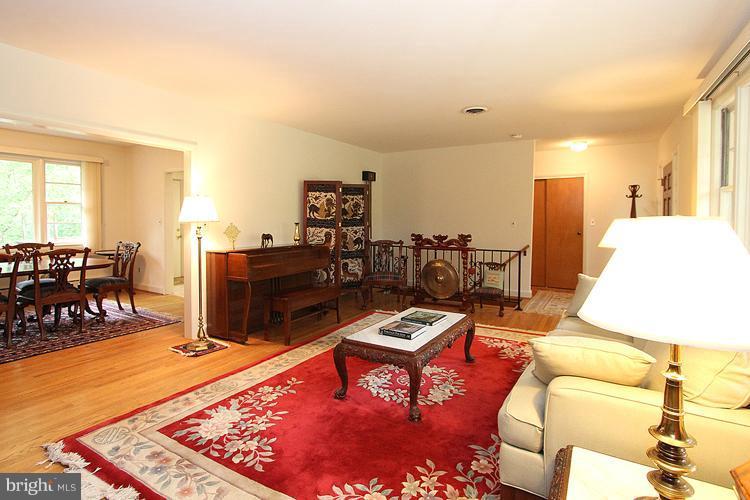 6100 Walhonding Road Bethesda, MD 20816 - Photo 20 of 30 Living Room