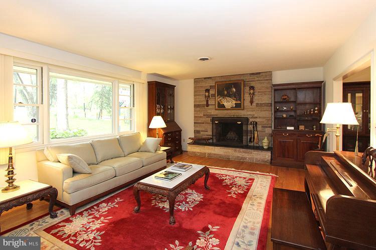 6100 Walhonding Road Bethesda, MD 20816 - Photo 27 of 30 Living Room with picture window - great view!
