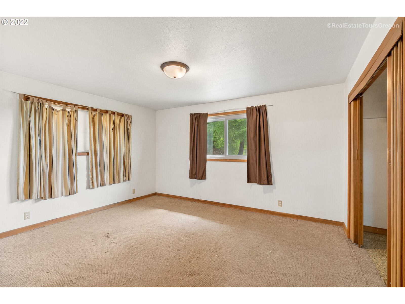 54795 Southwest Roberts School Road Gaston, OR 97119 - Photo 5 of 32 an empty room with windows