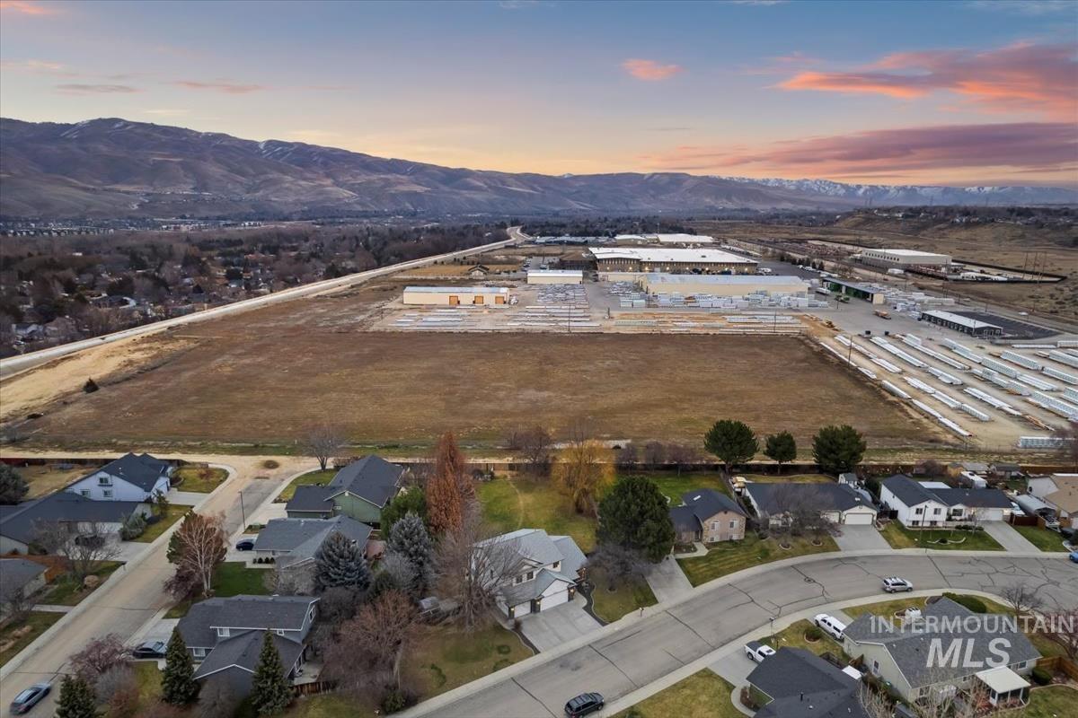 4350 South Redhawk Way Boise, ID 83716 - Photo 11 of 50