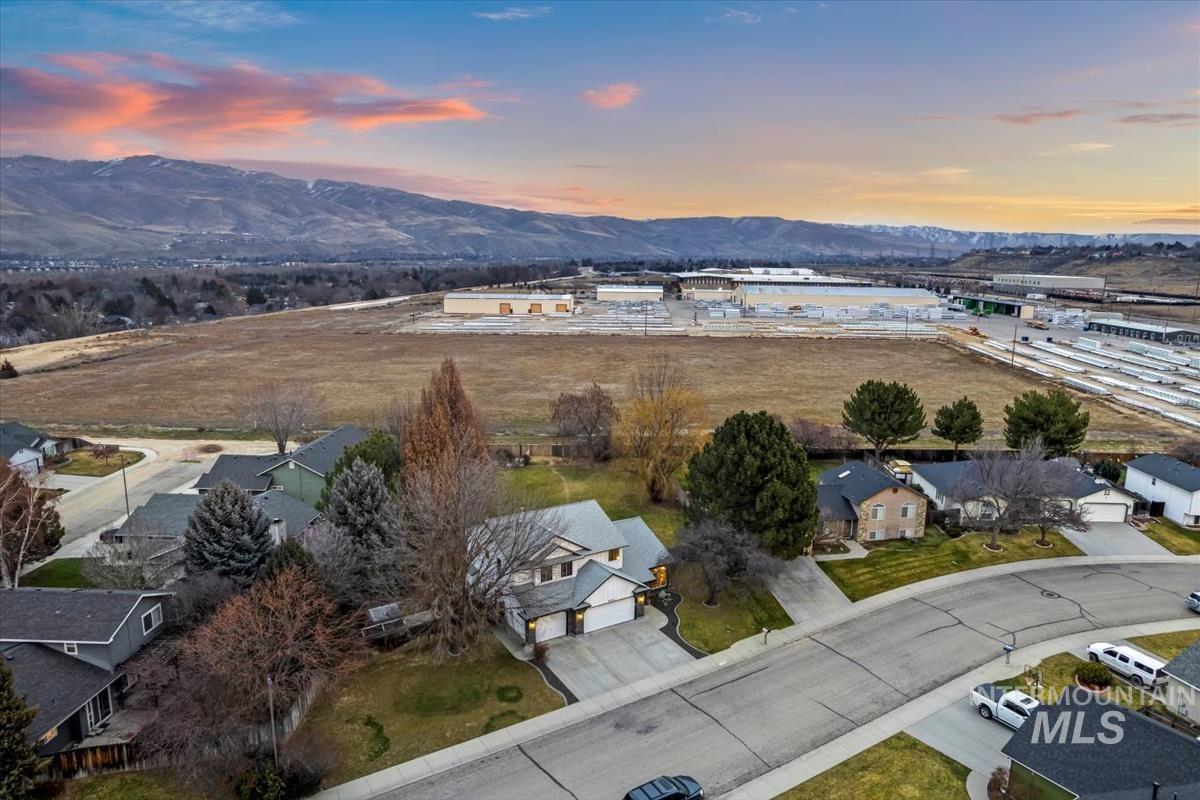 4350 South Redhawk Way Boise, ID 83716 - Photo 13 of 50