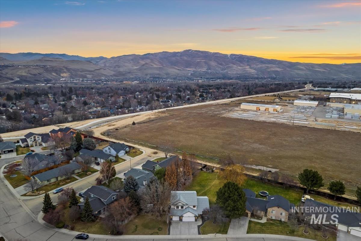 4350 South Redhawk Way Boise, ID 83716 - Photo 14 of 50