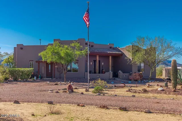 $825,000 | 48424 North 520th Avenue, Aguila, AZ 85320
