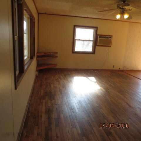 6184 Becht Road Coloma, MI 49038 - Photo 5 of 27 IMG_5572