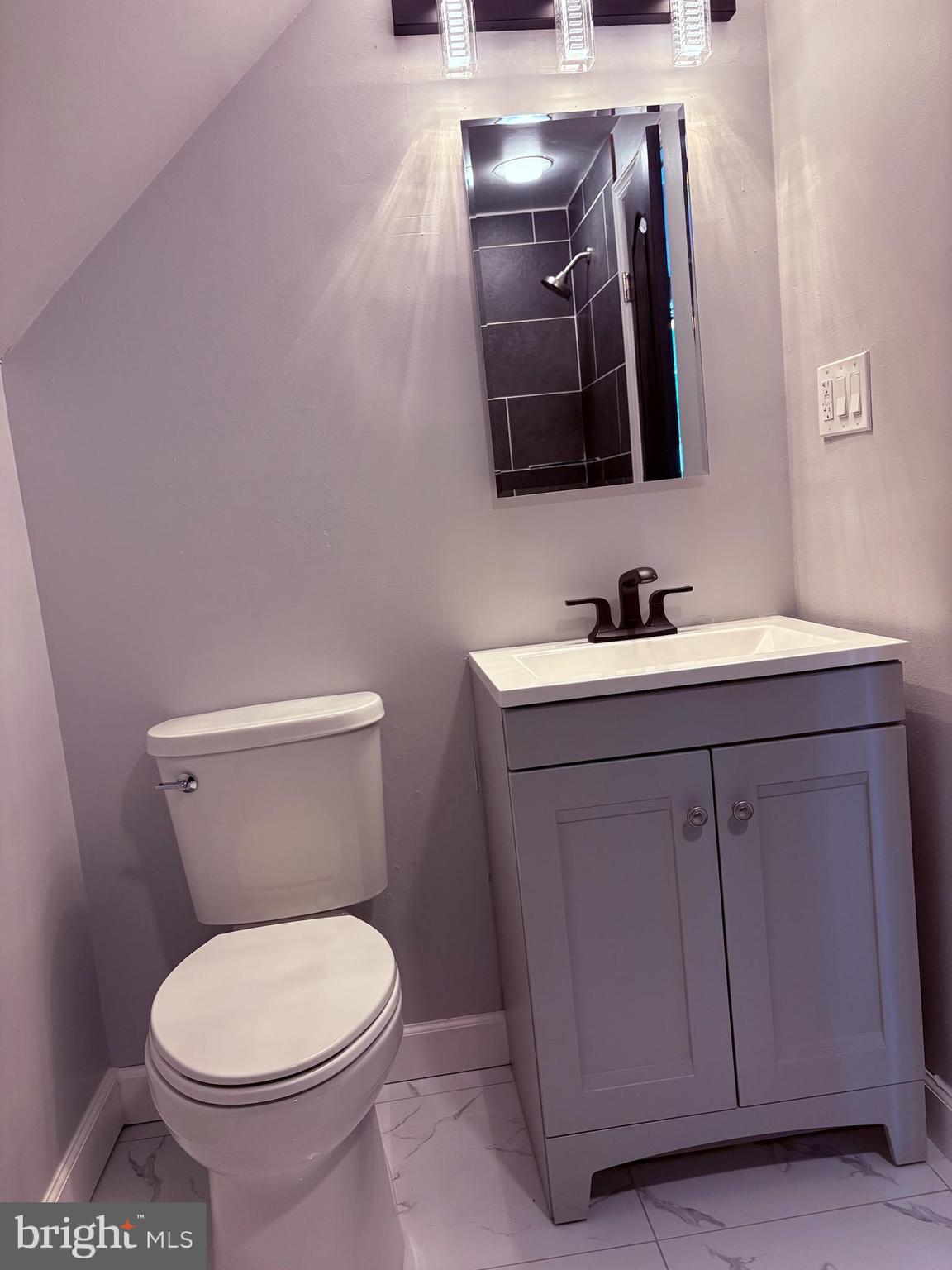 20 Miniature Lane Willingboro, NJ 08046 - Photo 24 of 29 Stylish 2nd floor full bath