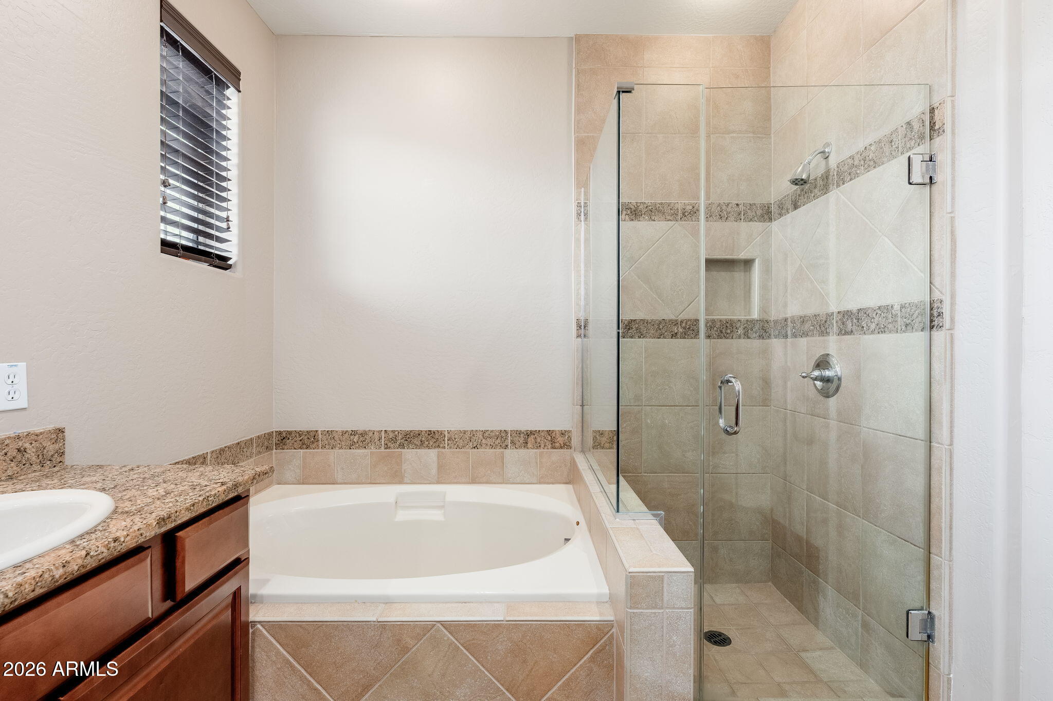 3935 East Rough Rider Road, Unit 1020 Phoenix, AZ 85050 - Photo 8 of 16 Primary Bathroom