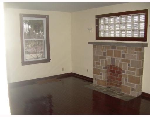 747 Pittsburgh Road Butler, PA 16002 - Photo 3 of 7 Living Room.