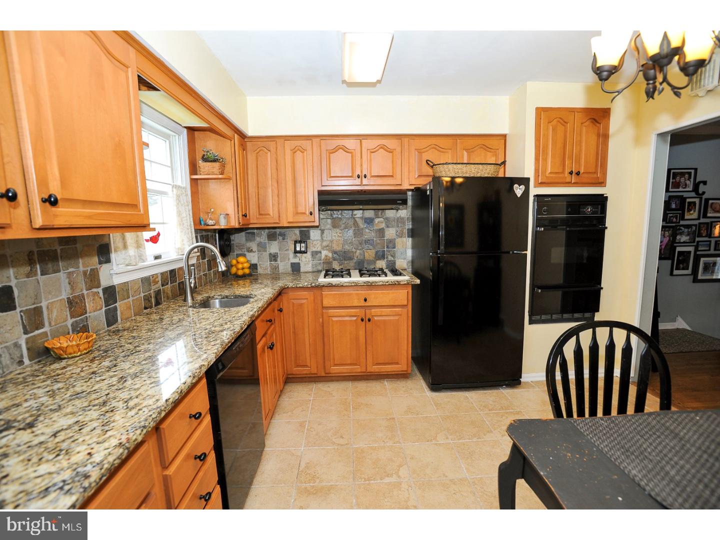 554 Lowell Road Warminster, PA 18974 - Photo 7 of 23
