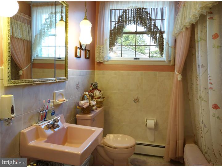 1256 Beverly Road Warminster, PA 18974 - Photo 17 of 23 Bathroom