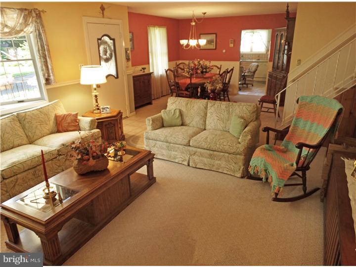 1256 Beverly Road Warminster, PA 18974 - Photo 3 of 23 Living Room