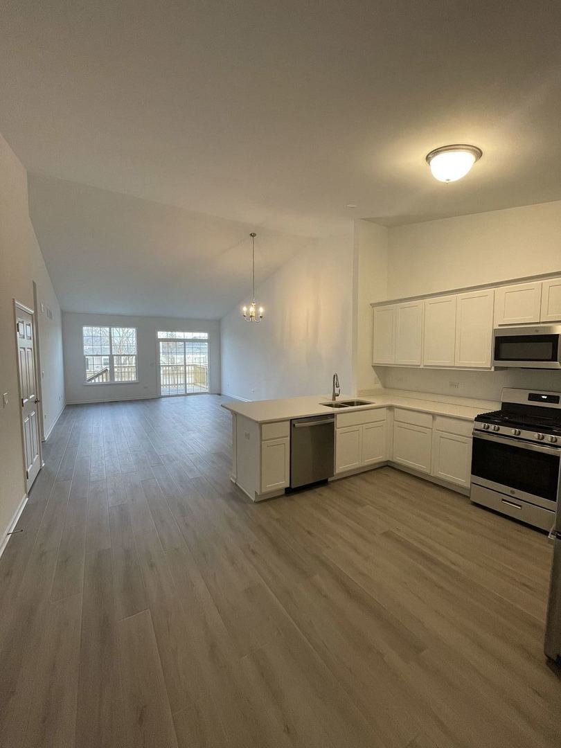 489 Ridge Road Bolingbrook, IL 60440 - Photo 3 of 15