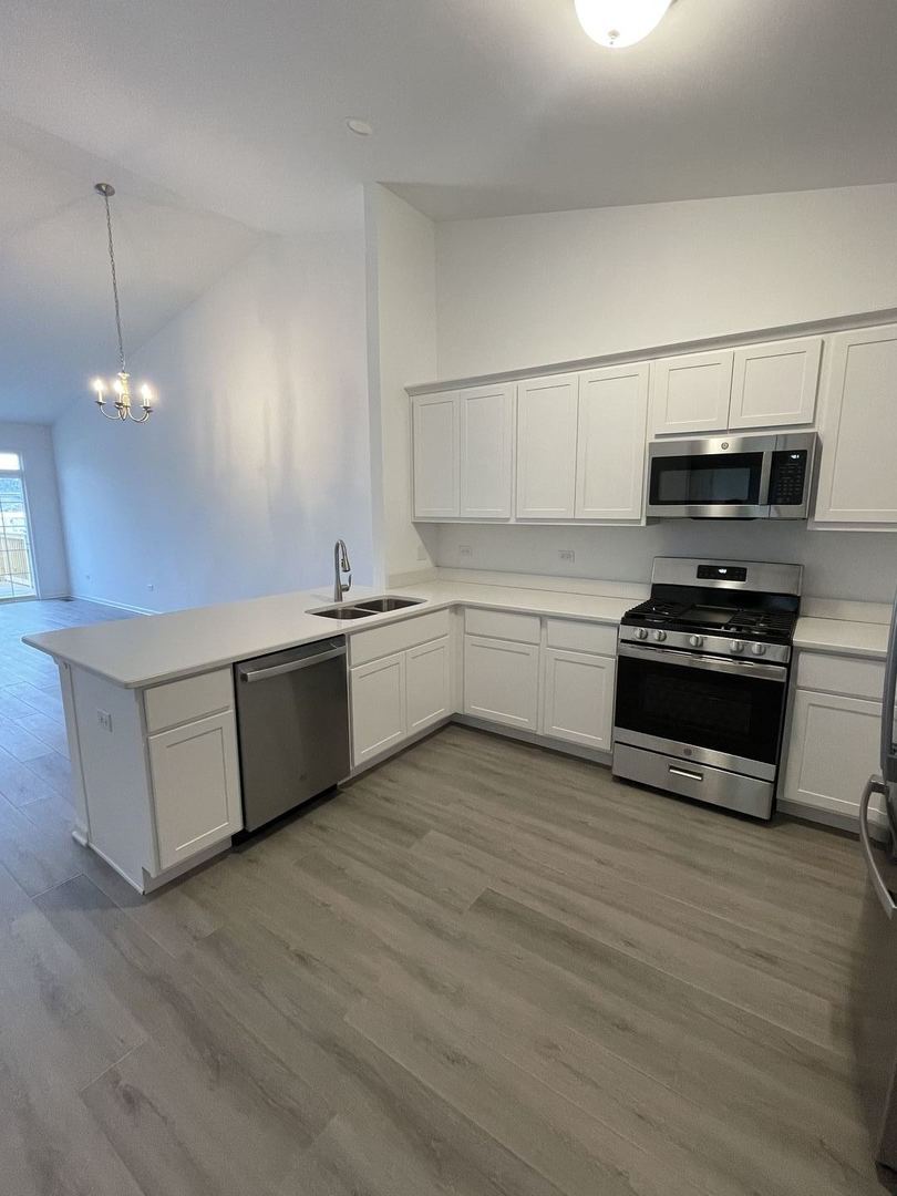 489 Ridge Road Bolingbrook, IL 60440 - Photo 4 of 15