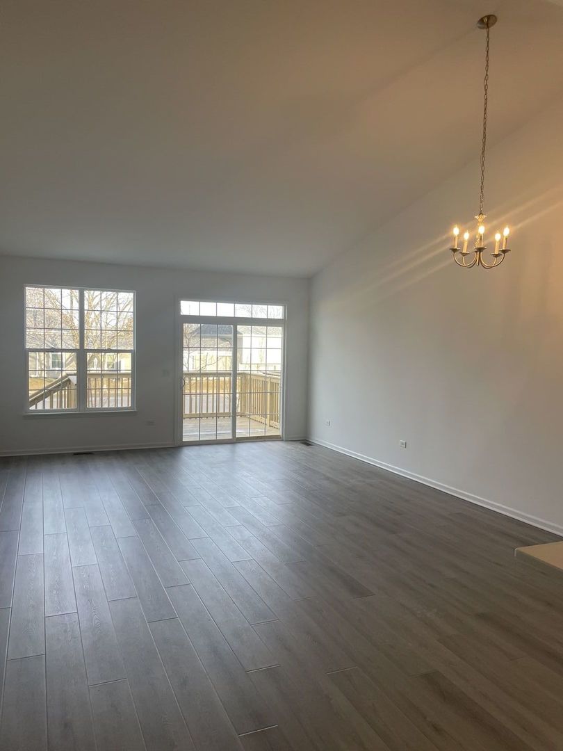 489 Ridge Road Bolingbrook, IL 60440 - Photo 7 of 15