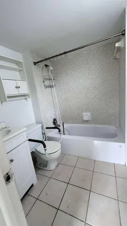 $159,999 | 105 Royal Park Drive, Unit 3A, Oakland Park, FL 33309