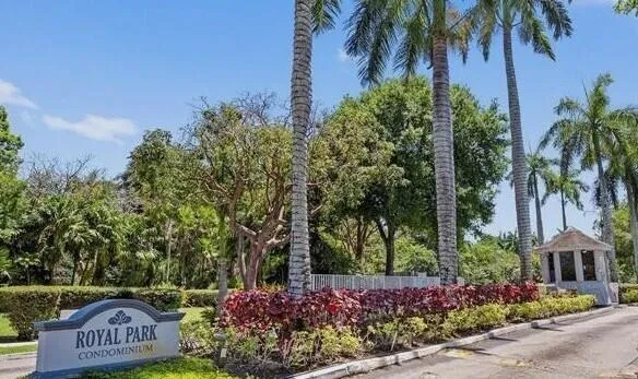 $159,999 | 105 Royal Park Drive, Unit 3A, Oakland Park, FL 33309