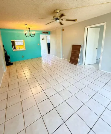 $159,999 | 105 Royal Park Drive, Unit 3A, Oakland Park, FL 33309