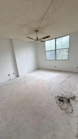 $159,999 | 105 Royal Park Drive, Unit 3A, Oakland Park, FL 33309
