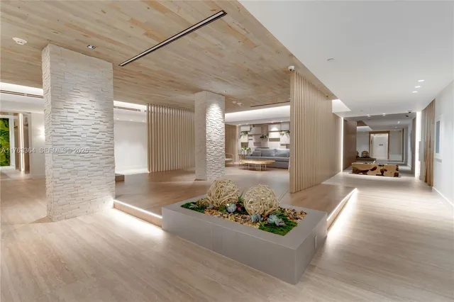 $2,100,000 | 2301 Collins Avenue, Unit PH22, Miami Beach, FL 33139