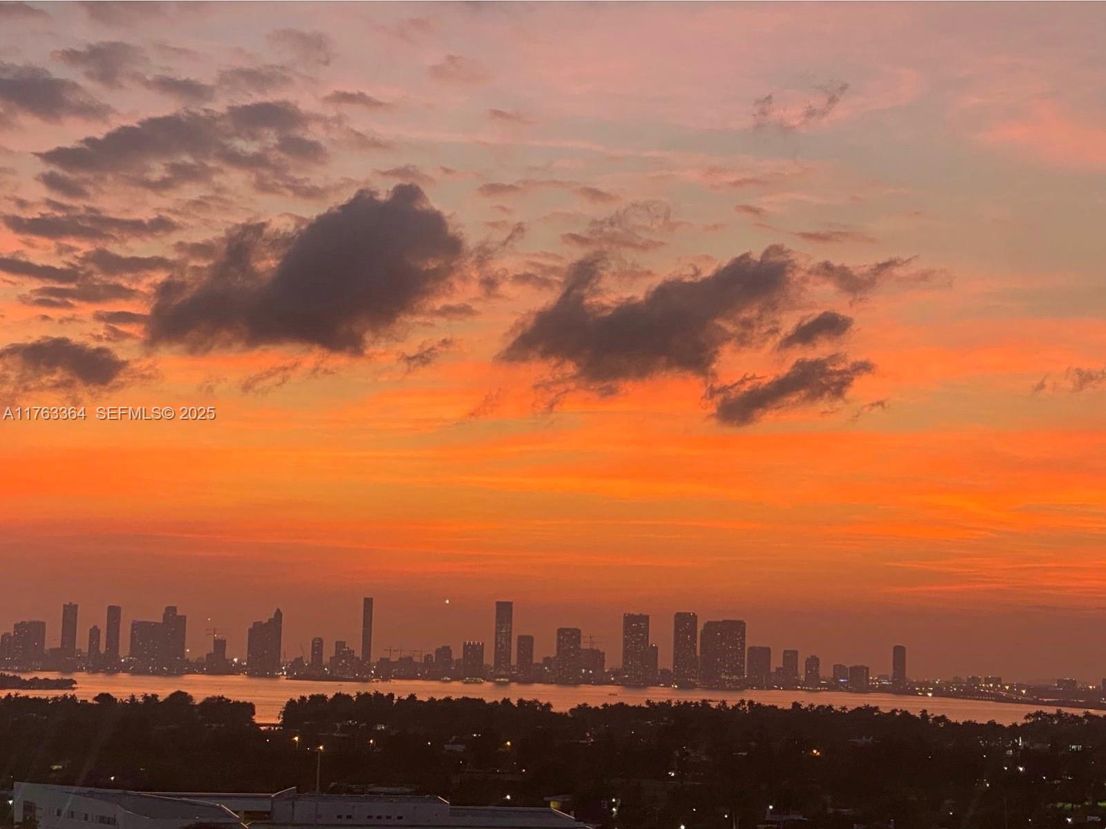 2301 Collins Avenue, Unit PH22 Miami Beach, FL 33139 - Photo 28 of 35