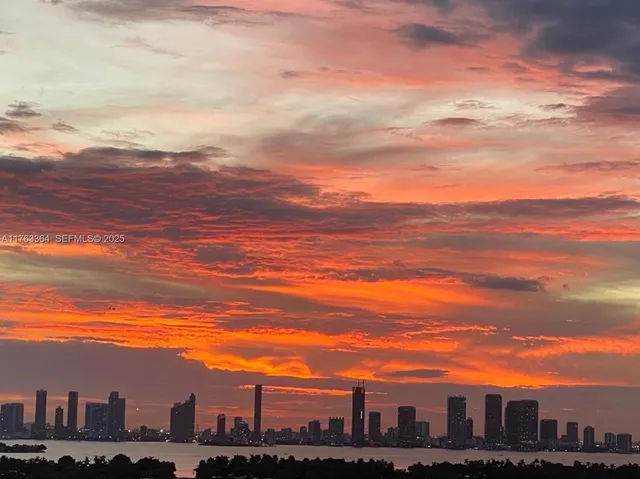 $2,100,000 | 2301 Collins Avenue, Unit PH22, Miami Beach, FL 33139