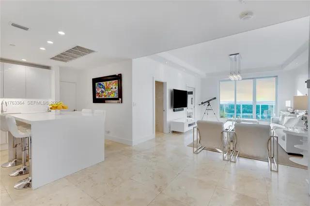 $2,100,000 | 2301 Collins Avenue, Unit PH22, Miami Beach, FL 33139