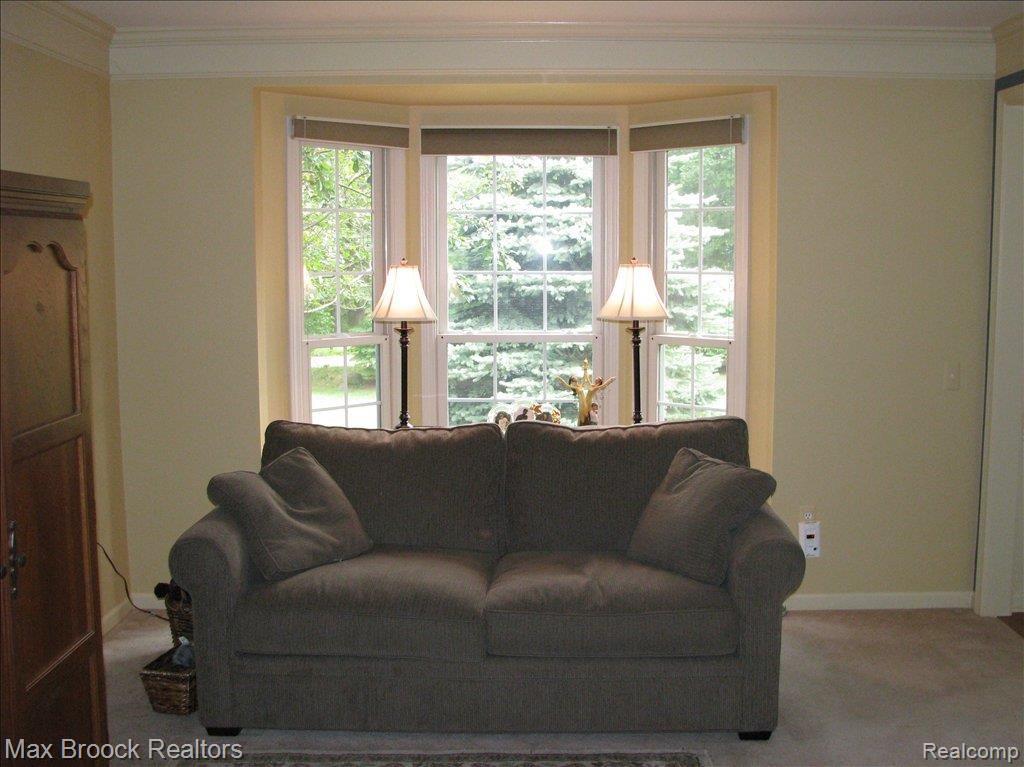 5387 Coomer Road West Bloomfield, MI 48324 - Photo 9 of 25 Living Room