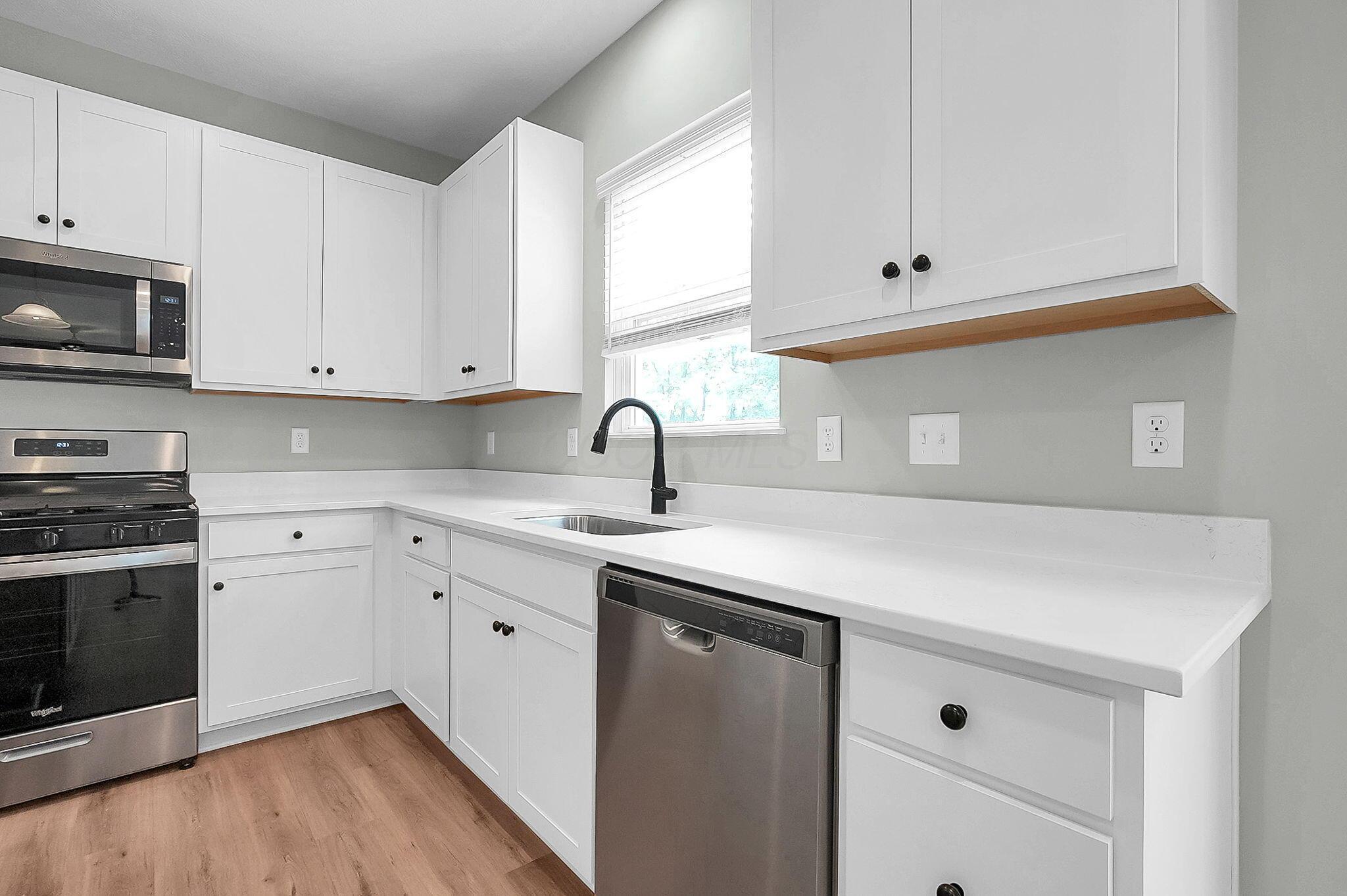 56 Chambers Bay Road Commercial Point, OH 43116 - Photo 10 of 43 Kitchen