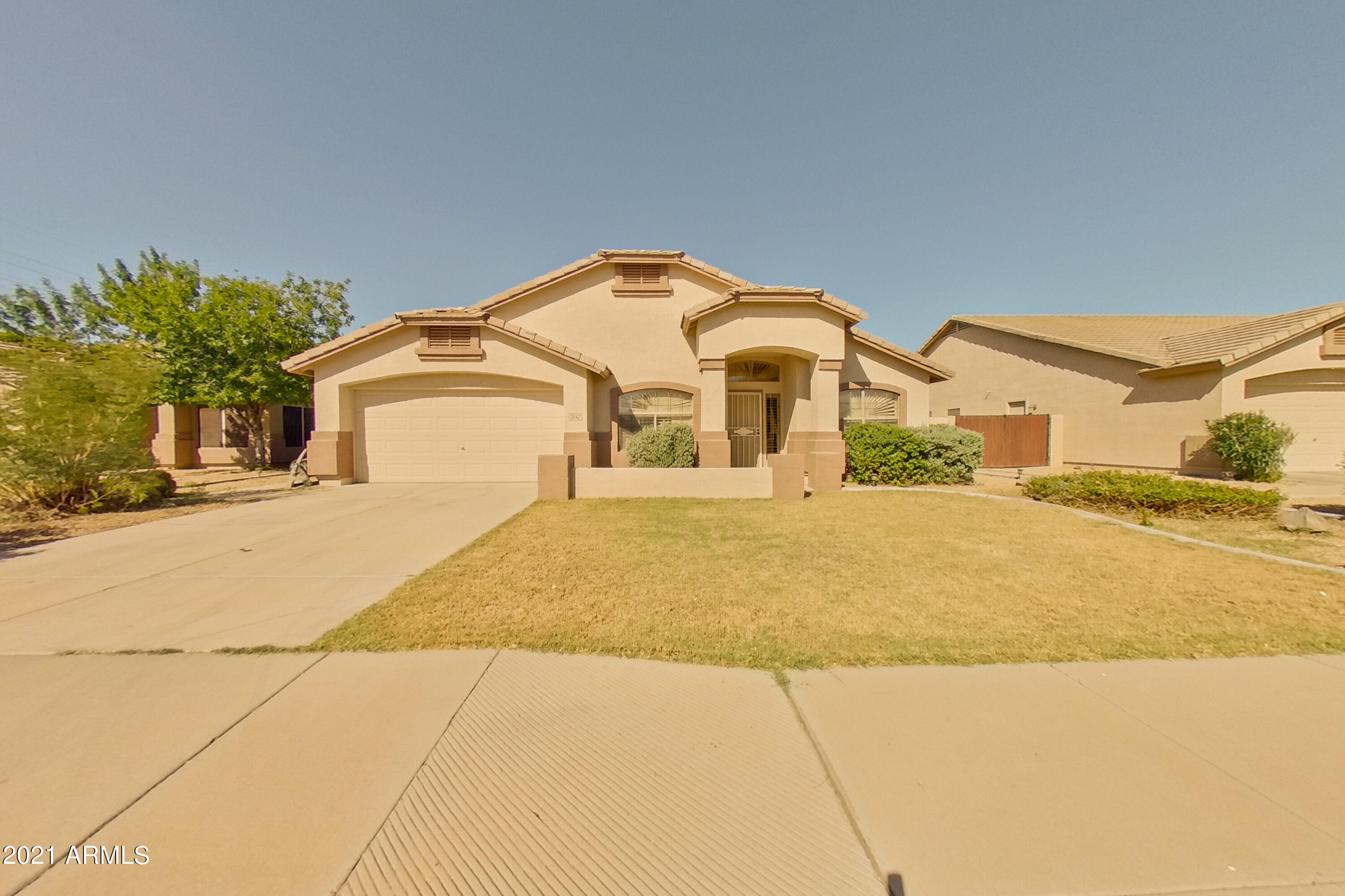 2042 East Smoke Tree Road Gilbert, AZ 85296 - Photo 1 of 14 2042 E Smoke Tree Rd Gilbert-print-001-0