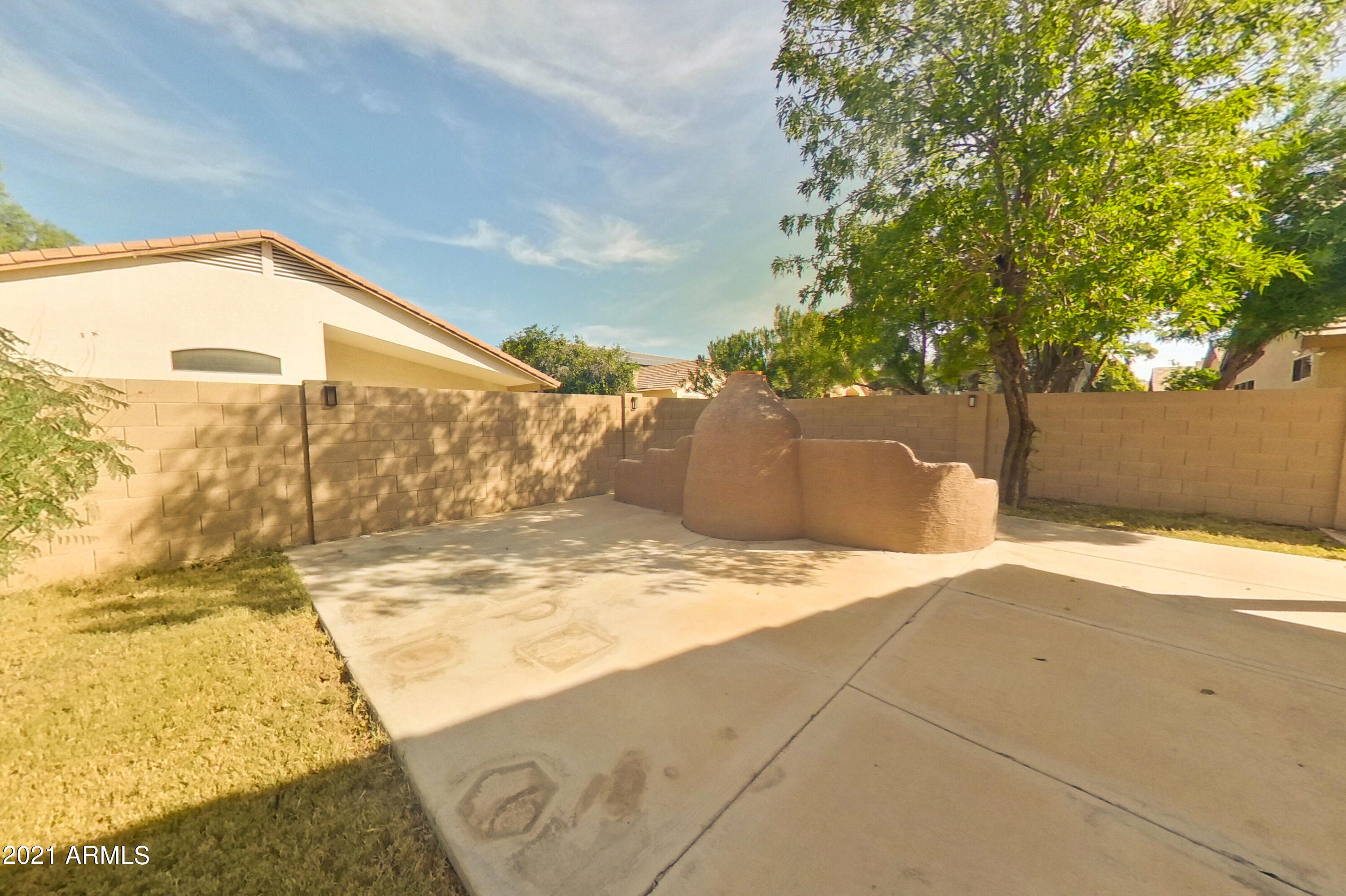 2042 East Smoke Tree Road Gilbert, AZ 85296 - Photo 13 of 14 2042 E Smoke Tree Rd Gilbert-print-016-0