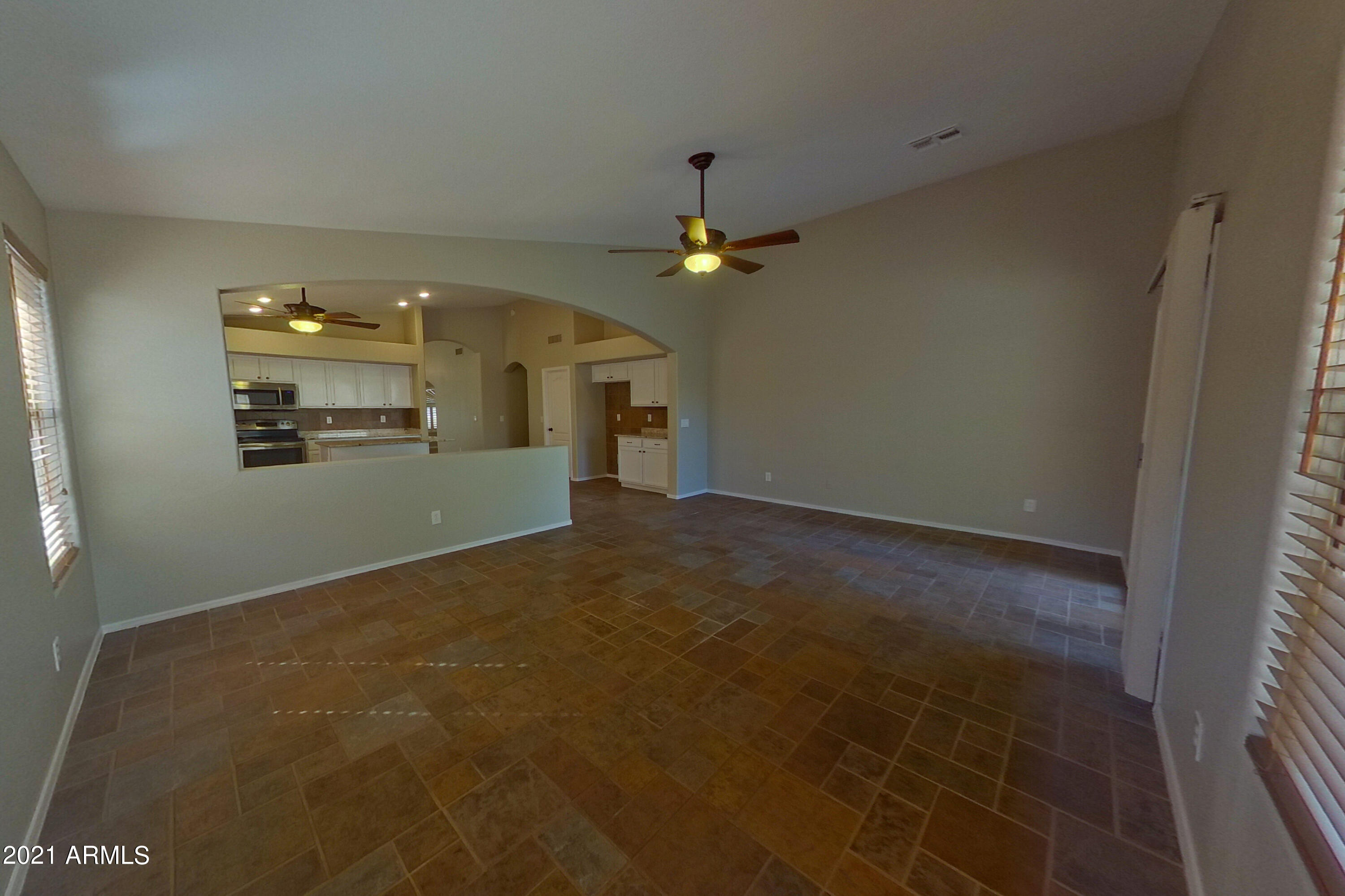 2042 East Smoke Tree Road Gilbert, AZ 85296 - Photo 7 of 14 2042 E Smoke Tree Rd Gilbert-print-007-0