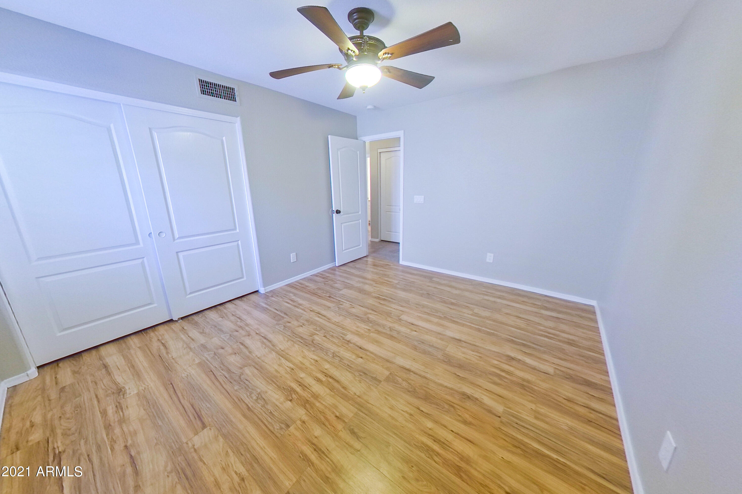 2042 East Smoke Tree Road Gilbert, AZ 85296 - Photo 8 of 14 2042 E Smoke Tree Rd Gilbert-print-009-0