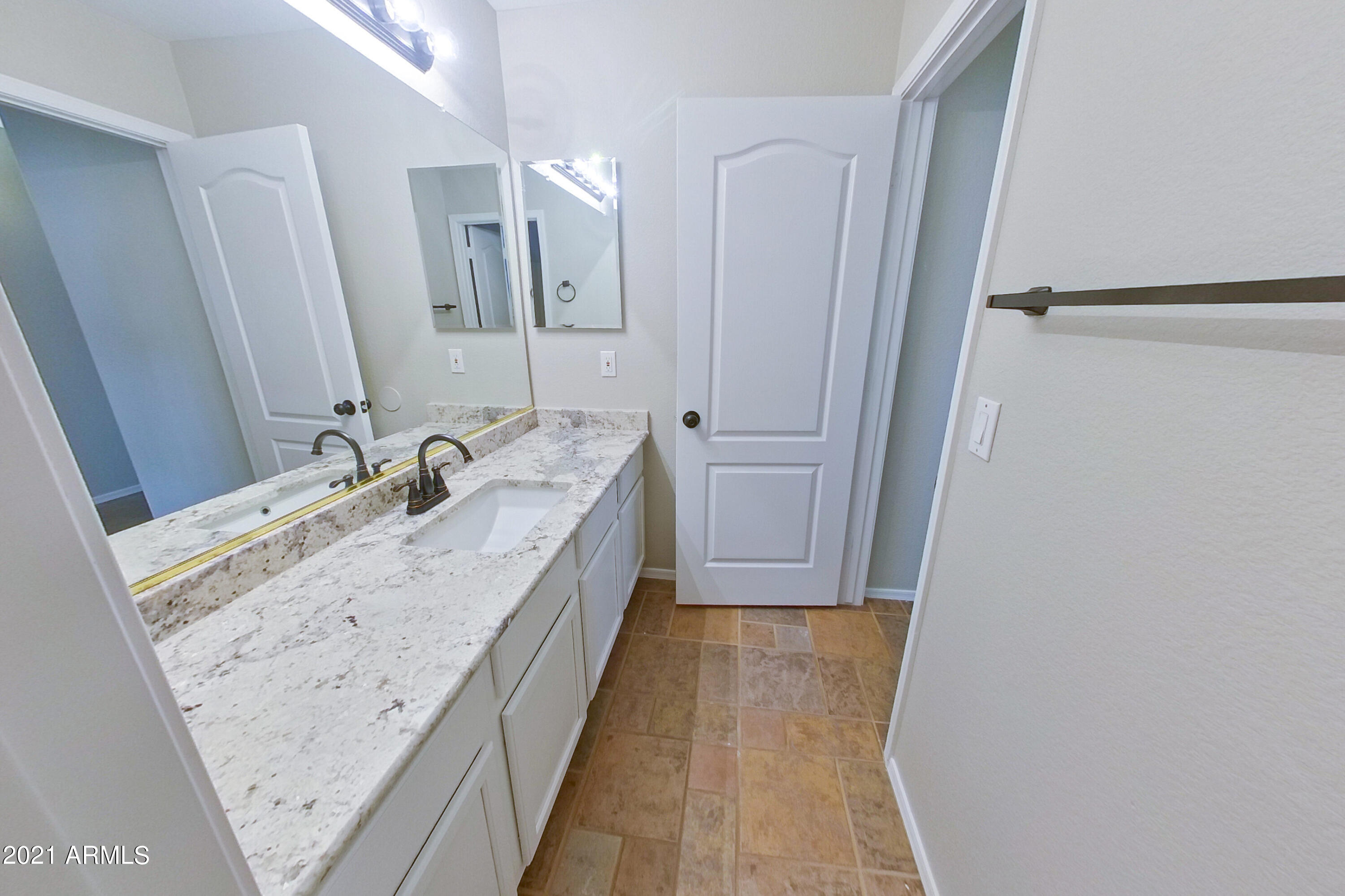 2042 East Smoke Tree Road Gilbert, AZ 85296 - Photo 10 of 14 2042 E Smoke Tree Rd Gilbert-print-011-0