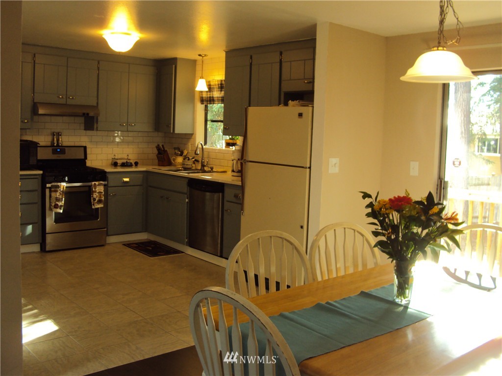 17322 Brook Boulevard Bothell, WA 98012 - Photo 12 of 25