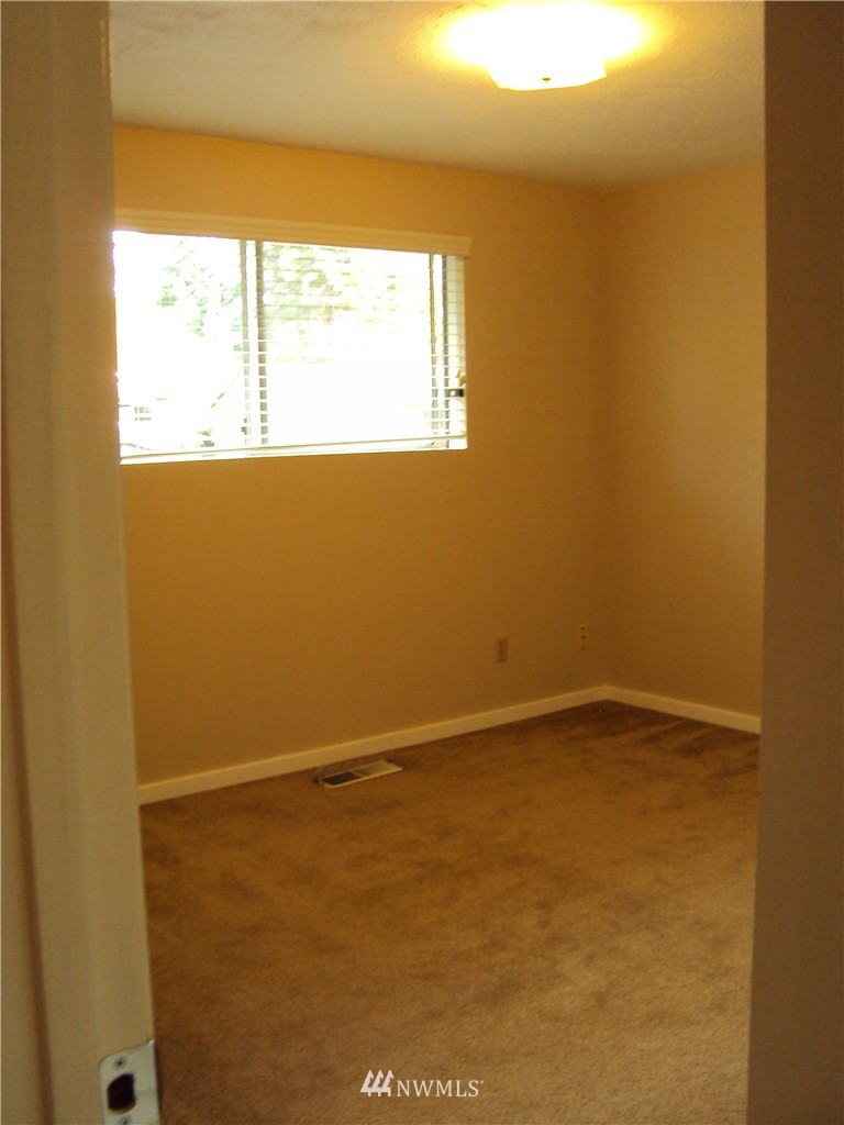 17322 Brook Boulevard Bothell, WA 98012 - Photo 18 of 25
