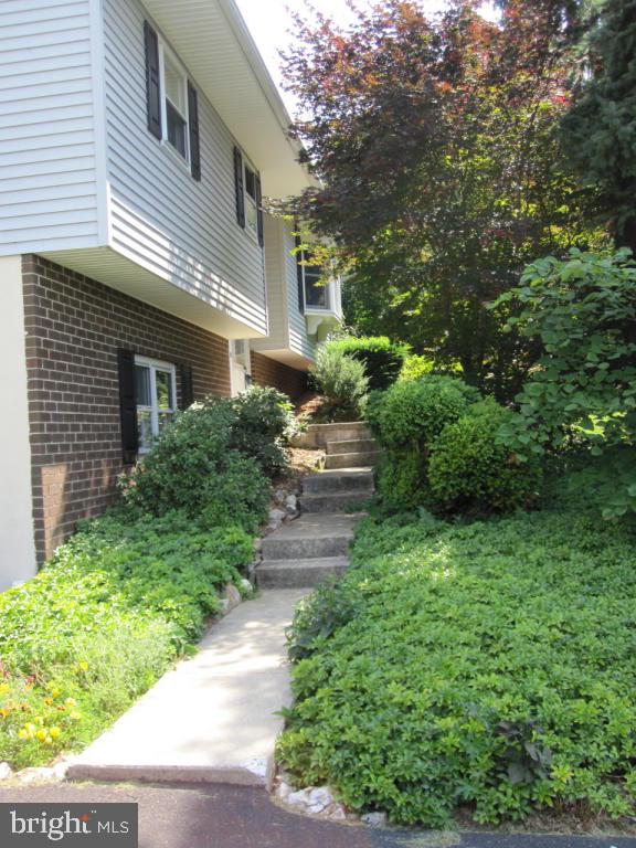 731 Webster Hill Road Lititz, PA 17543 - Photo 2 of 32