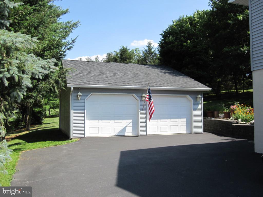 731 Webster Hill Road Lititz, PA 17543 - Photo 17 of 32