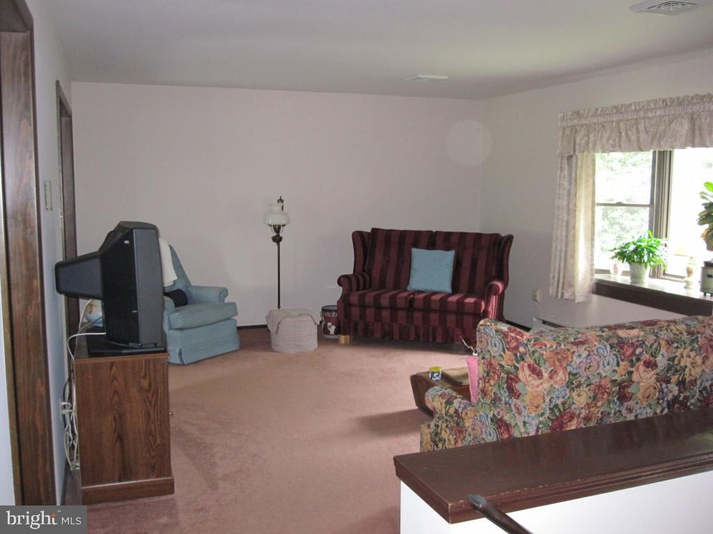 731 Webster Hill Road Lititz, PA 17543 - Photo 4 of 32