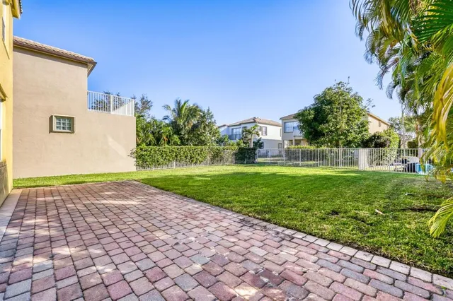 a view of a back yard of the house