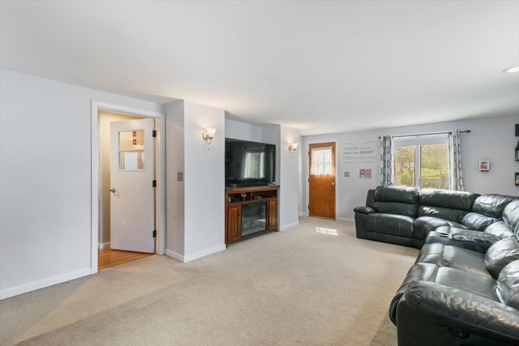 381 Water Street Wakefield, MA 01880 - Photo 21 of 42