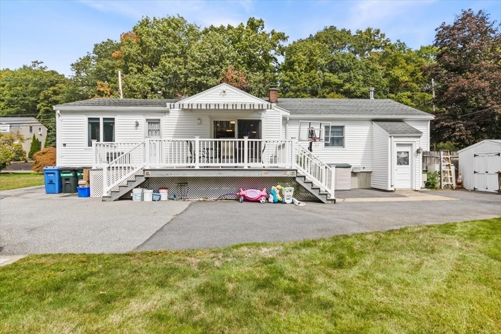 381 Water Street Wakefield, MA 01880 - Photo 6 of 42