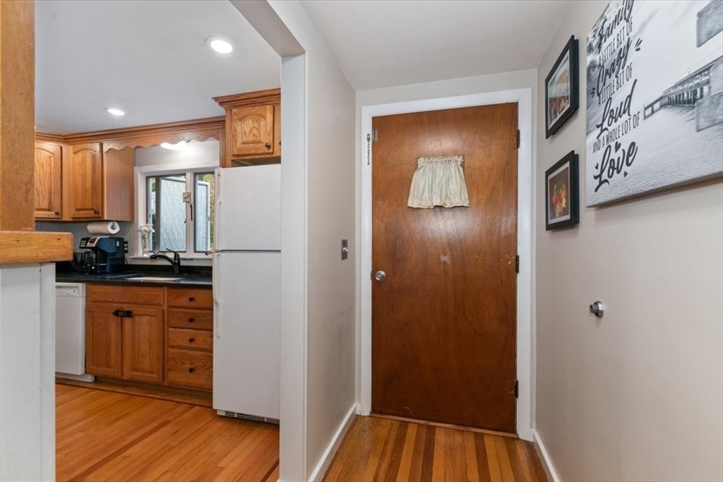 381 Water Street Wakefield, MA 01880 - Photo 9 of 42