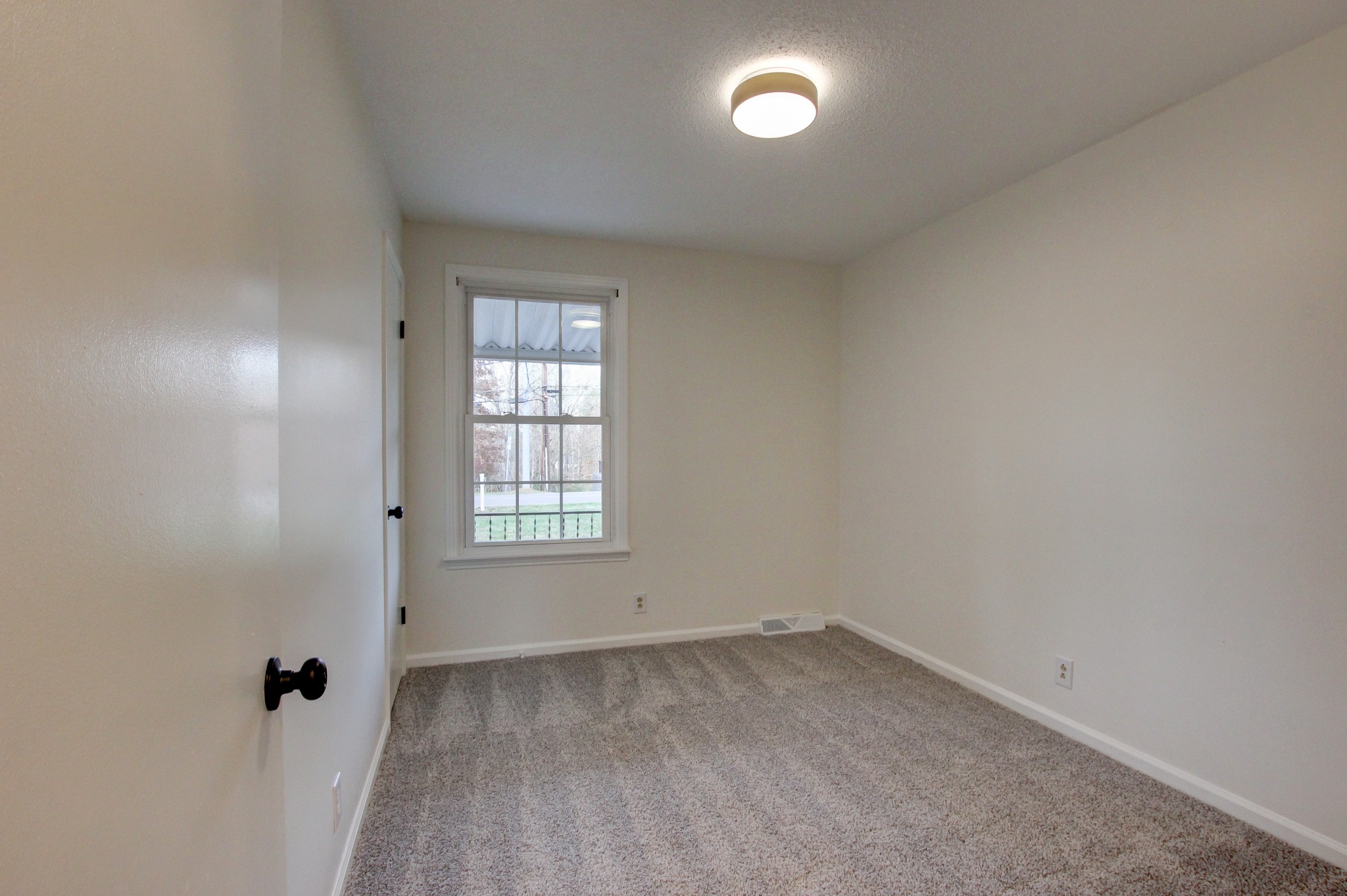526 Hawkins Road Clarksville, TN 37040 - Photo 12 of 20 Gallery Image 12