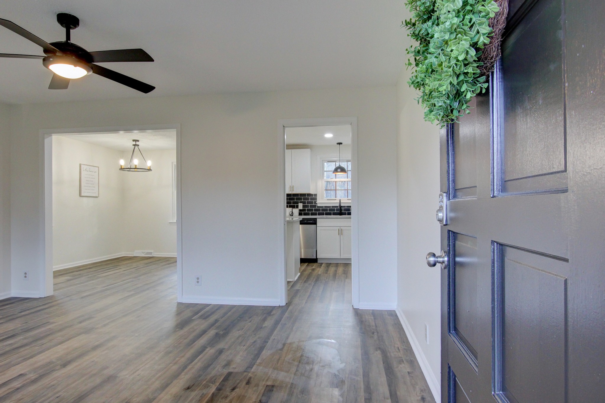 526 Hawkins Road Clarksville, TN 37040 - Photo 4 of 20 Gallery Image 4