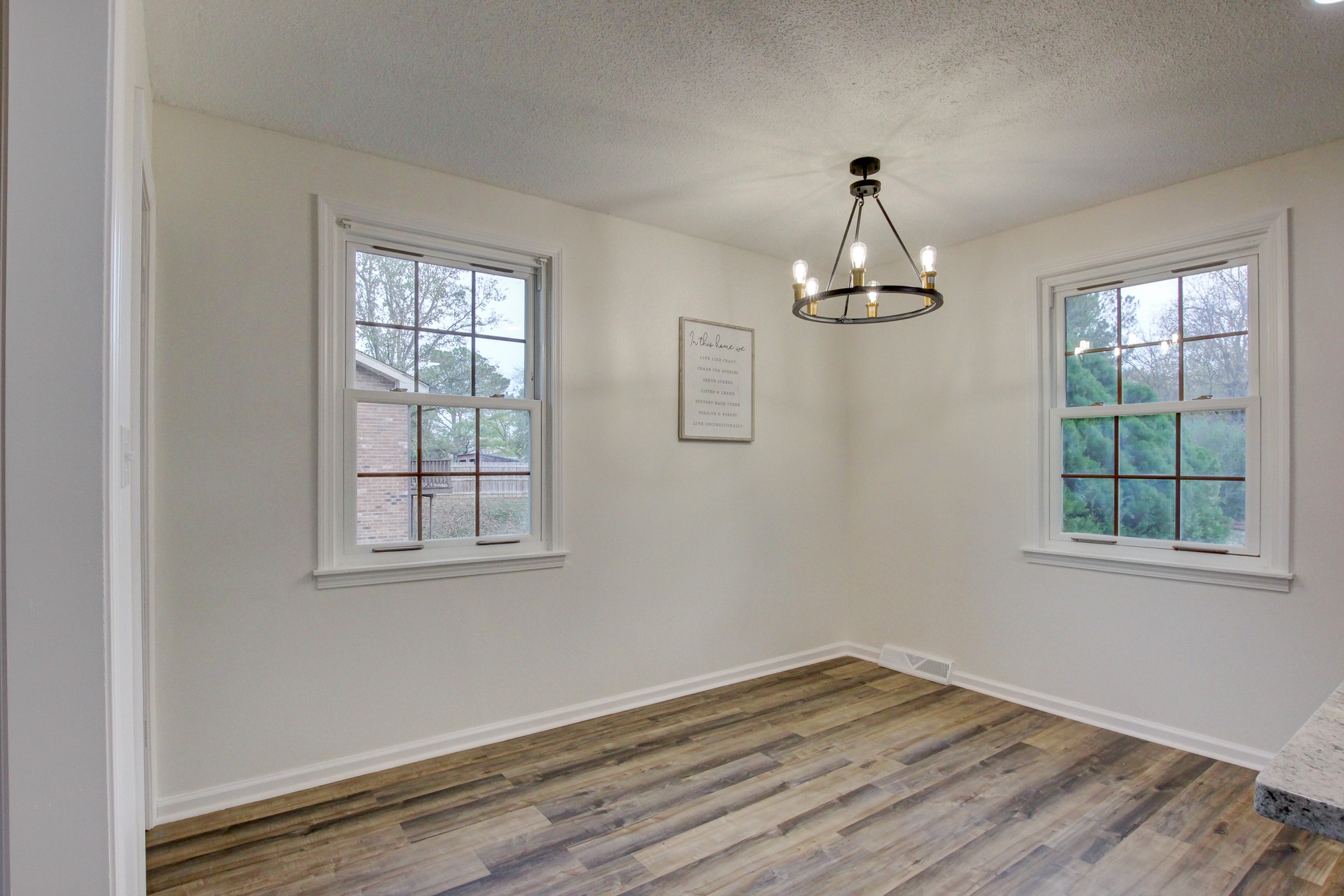 526 Hawkins Road Clarksville, TN 37040 - Photo 6 of 20 Gallery Image 6