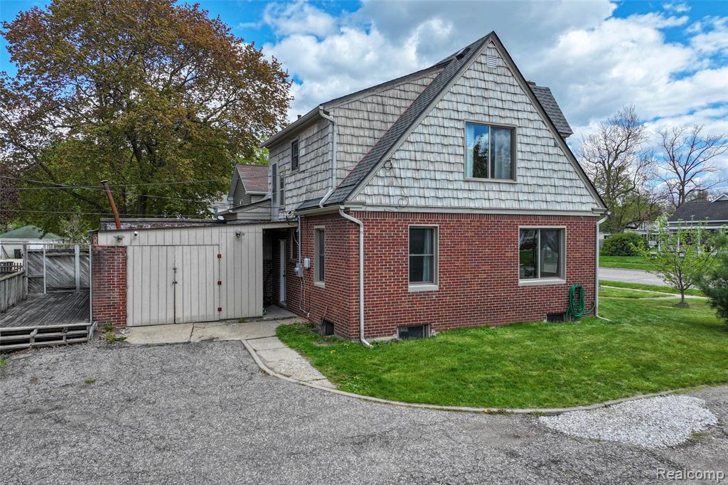 317 East Grand River Road Fowlerville, MI 48836 - Photo 25 of 35